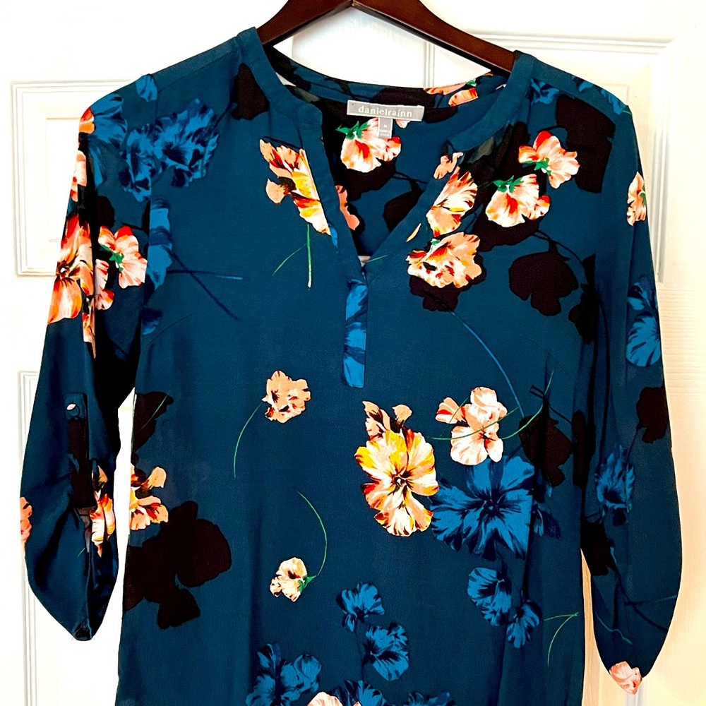 Danielle Rainn Navy Blue Floral Blouse